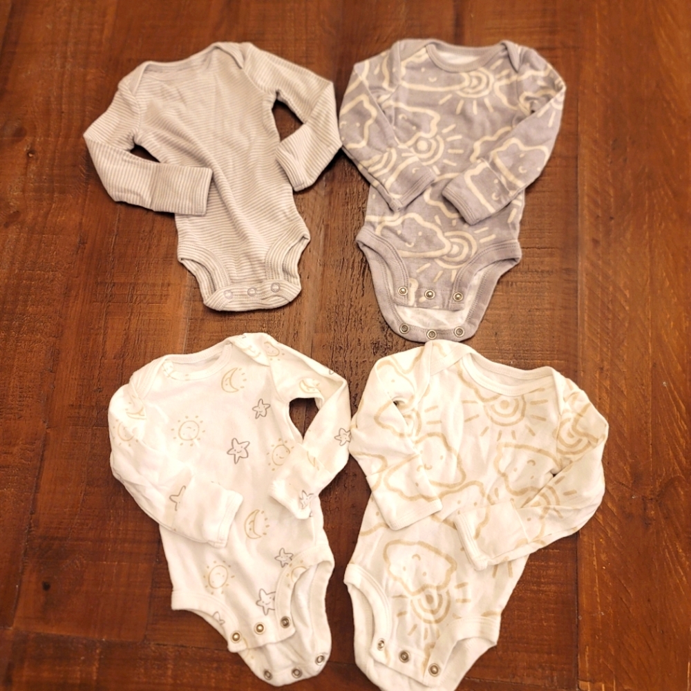 ⭐Carters baby long-sleeve bodysuits onsies Set of four⭐
